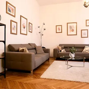 Contemporary Váci Utca Apartamento